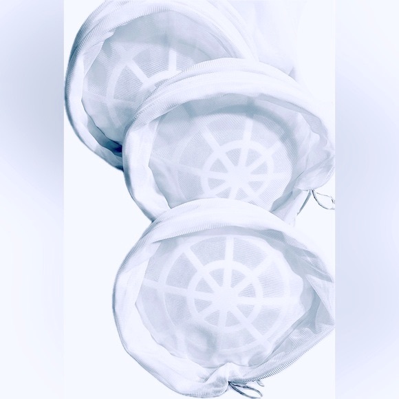 Bra Wash Bags, set of 3 w/large mesh bag, size L. Never used. - Picture 3 of 7